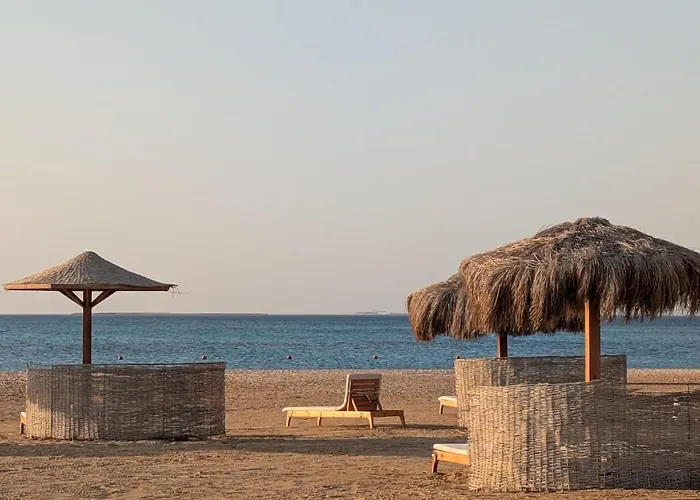 بيت للعطل Beachfront Somabay Steps From Sea & Pool